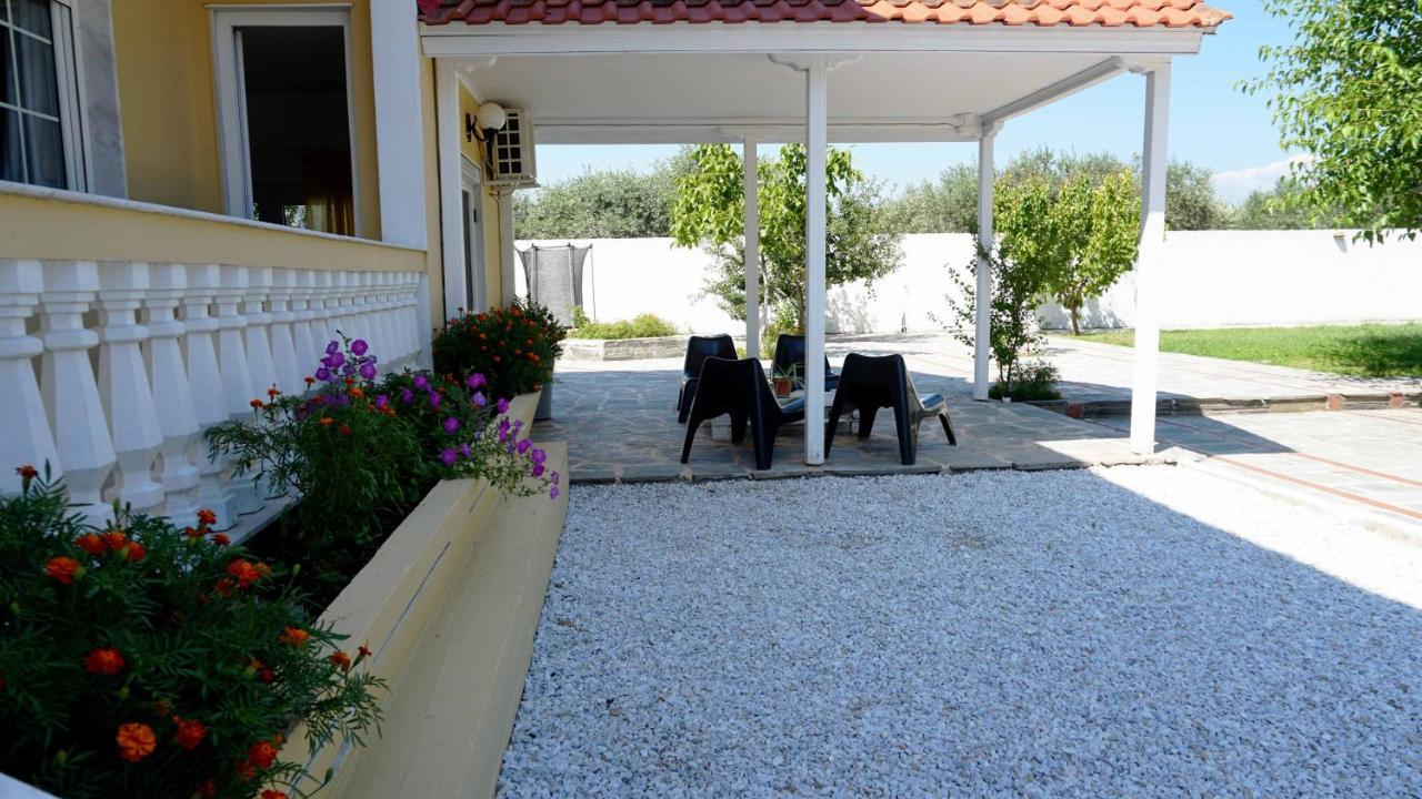 Villa Karras Vrasná エクステリア 写真