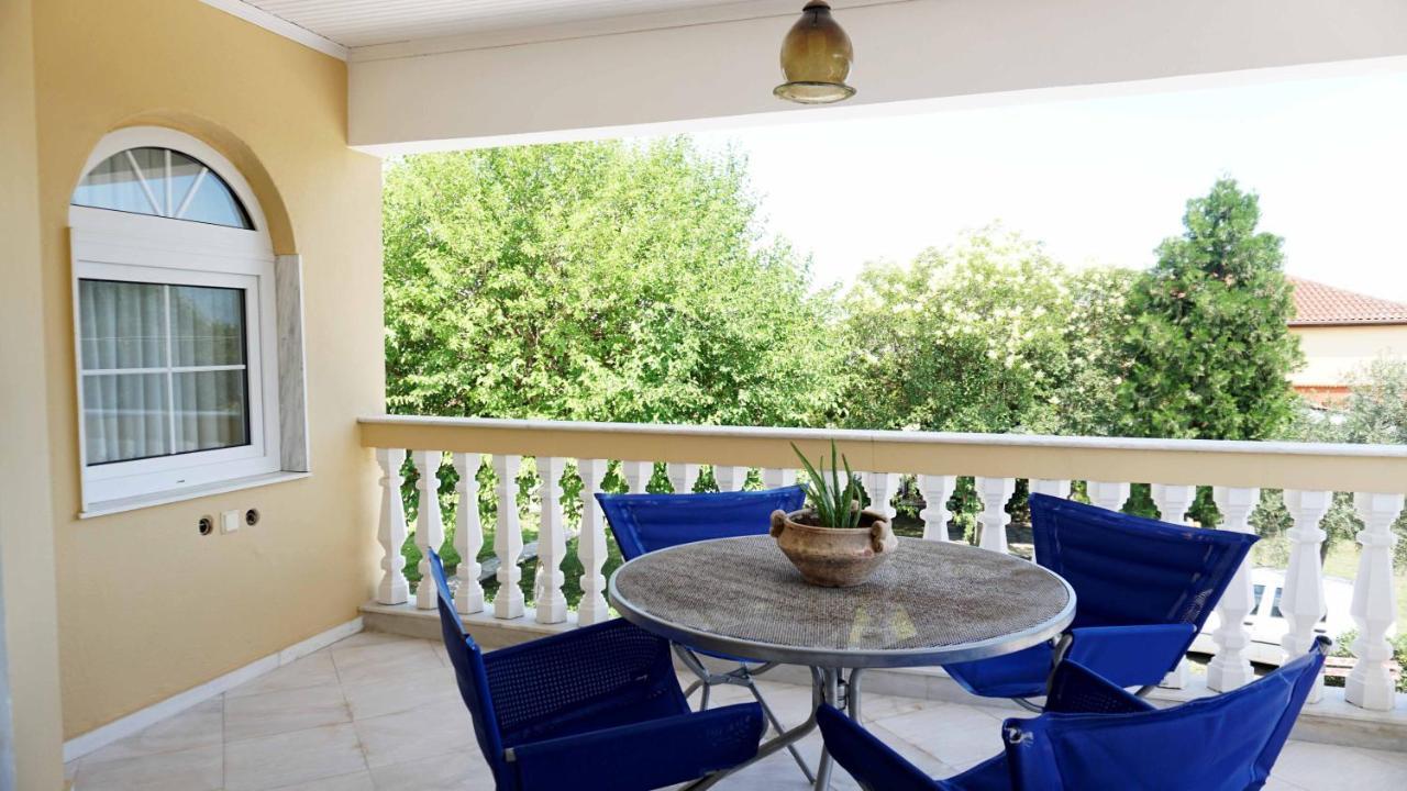 Villa Karras Vrasná エクステリア 写真