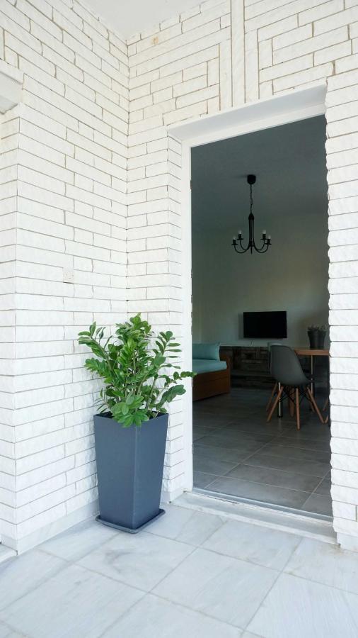 Villa Karras Vrasná エクステリア 写真