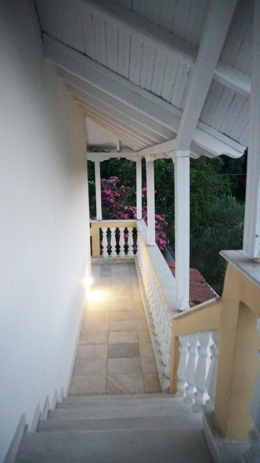 Villa Karras Vrasná エクステリア 写真