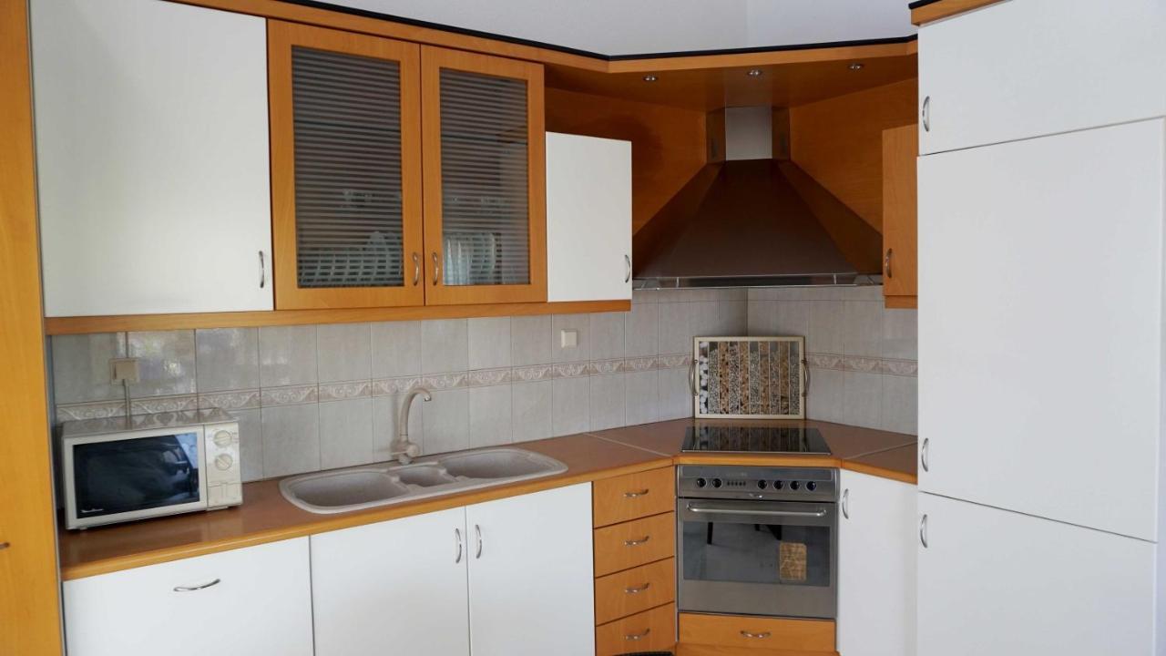 Villa Karras Vrasná エクステリア 写真