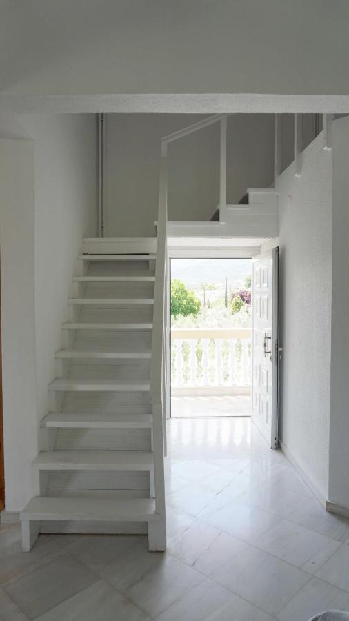 Villa Karras Vrasná エクステリア 写真
